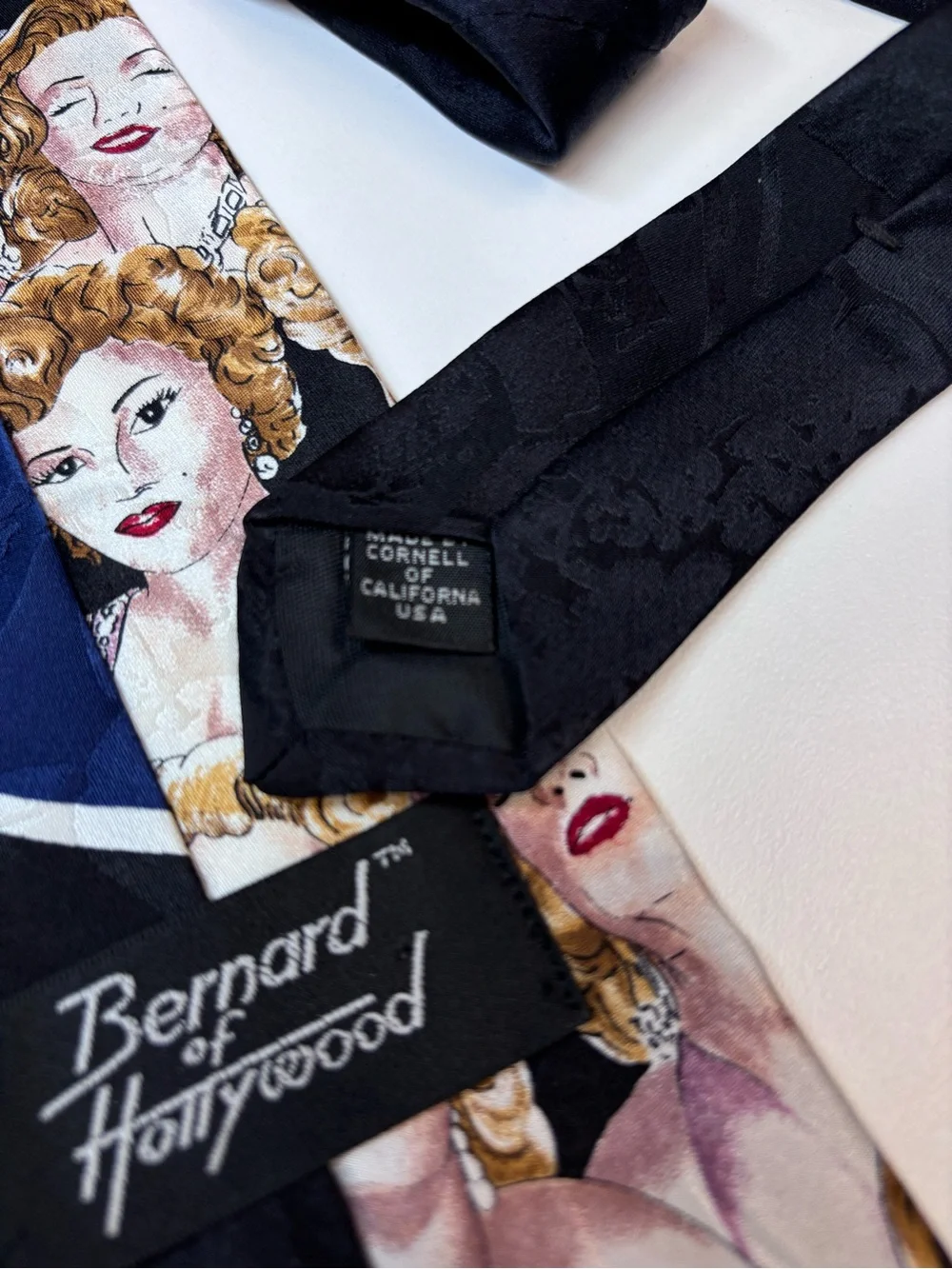 Bernard of Hollywood Marilyn Monroe Portrait-Print Tie in Navy & Pink NWOT Glam